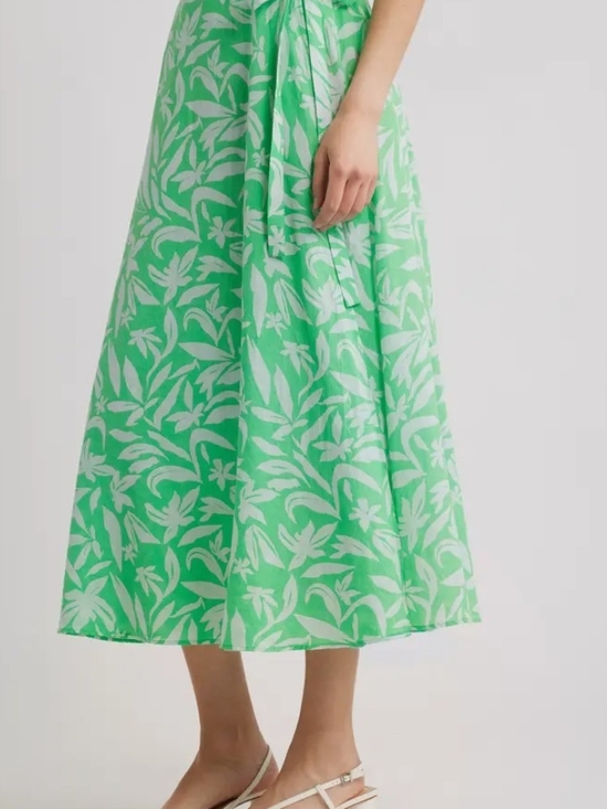 Caslon Dresses & Skirts - Pre-owned Caslon Green and White Floral Midi Skirt